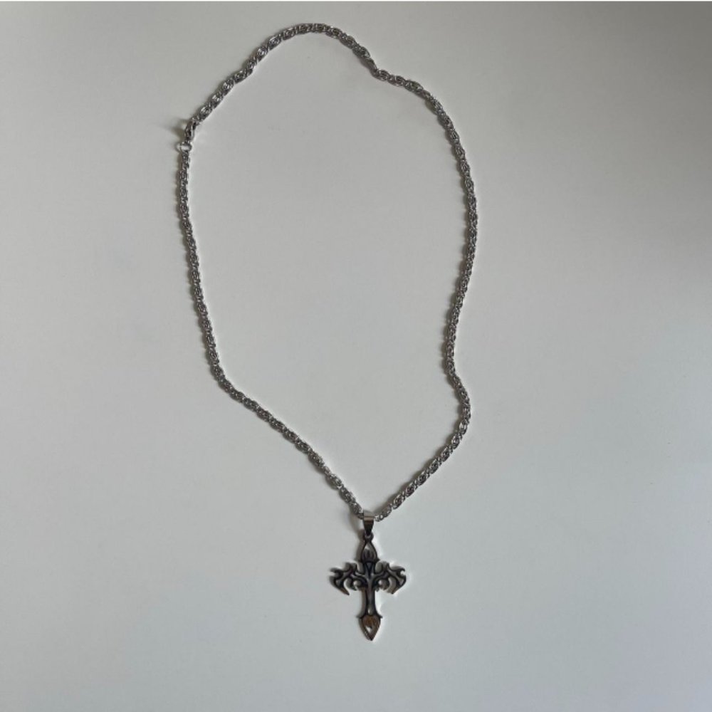 Y2K 2000s style heavy metal punk grunge emo cross pendant necklace - Picture 4 of 6